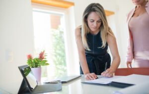 2506 Moore Newsroom Personalverrechnung Budgetbegleitgesetz