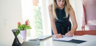 2506 Moore Newsroom Personalverrechnung Budgetbegleitgesetz