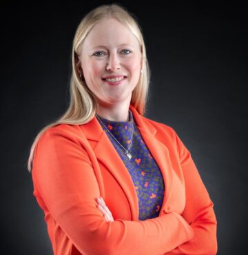 Mandy Van Den Hurk, Steuerberaterin, Dutch Desk